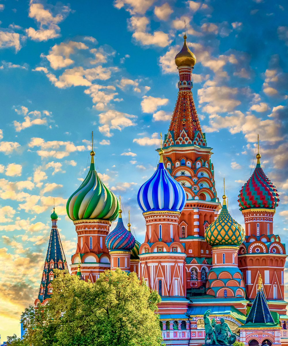 Vertigo_NM's tweet photo. Symbol of diversity
#SaintBasilsCathedral
#Кремль
#Kremlin
#Moscow
#Russia
#MultiCultualArchitecture
#WorldHelitage
#NaturePhotography
#Wanderlust https://t.co/rzmIahWHy3