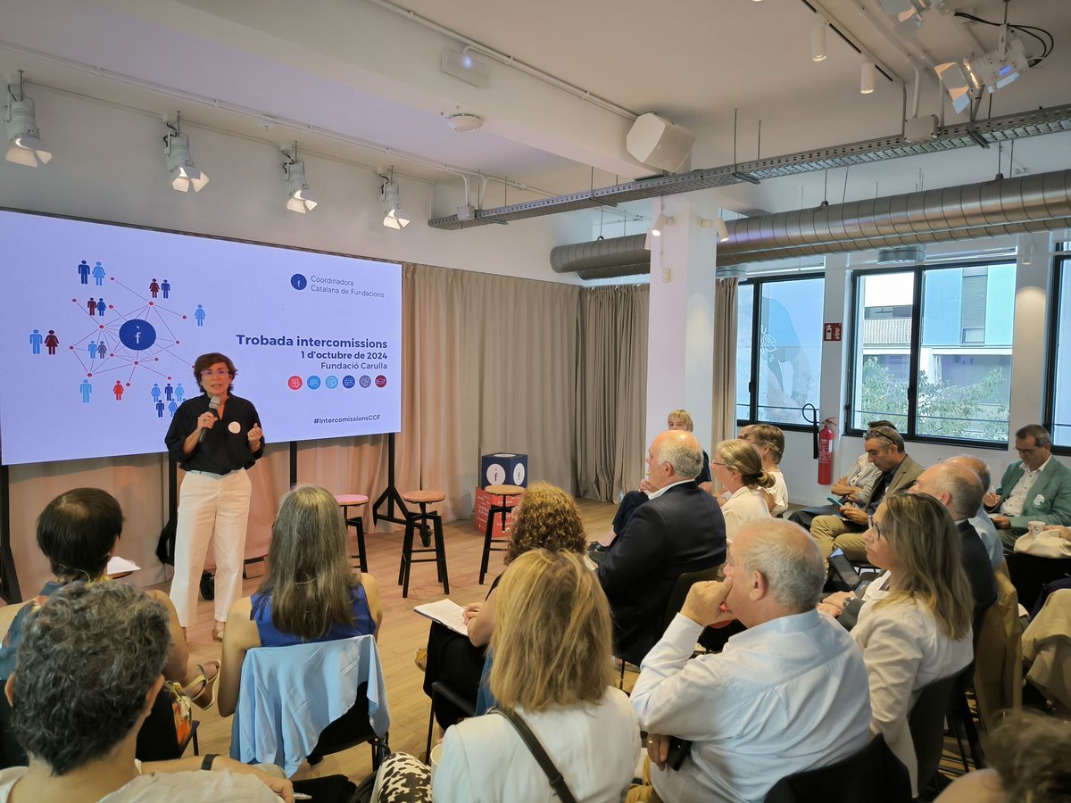 CCFundacions's tweet photo. 🗣️ @martaesteve_za, directora de la @FundacioCarulla, ens dona la benvinguda a la nova seu de l'entitat, al cor del #poblenou
🗣️ @sperezarroyo, gerent de la CCF, explica tot el que ens espera en aquesta nova Trobada #IntercomissionsCCF!
Comencem! 🚀 https://t.co/Rj990wQrts