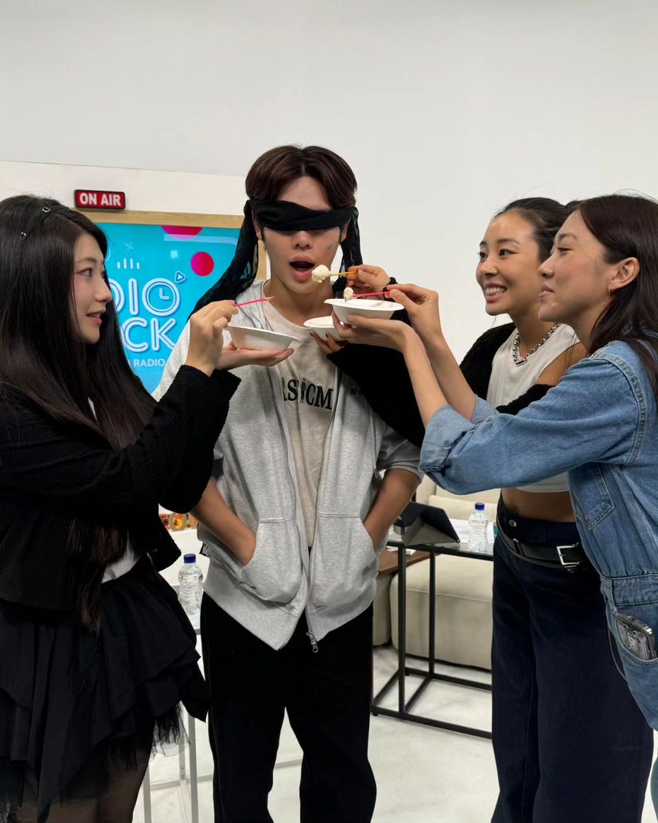 ghost9_ph's tweet photo. Radio'Clock Instagram Update with Prince  

#PRINCE #프린스 
#GHOST9 #고스트나인 
#Arirang_Radio #Radio_clock 

[240929 arirang_radio_clock IG] https://t.co/GFoTGqgxYa