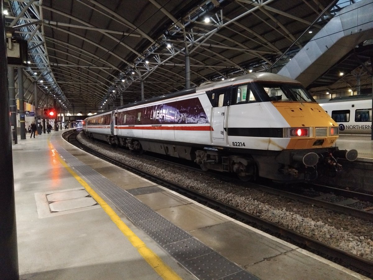 JamesTGlossop's tweet photo. Happy October! Here's some September highlights.
First, finally ticking off the Sheffield to Lincoln Line with @EAbel77 . Then, a trip up to Leeds and a visit to Sheffield to ride the trams.
Let's see what October has to offer
#SeptemberHighlights #September2024 https://t.co/6sj7iOQKz1