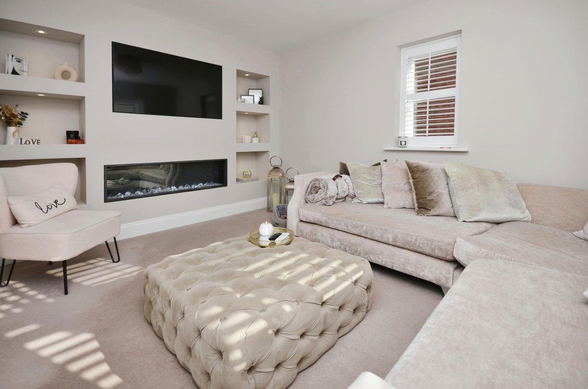 🏡 Four Bedroom House
🔑 Offers in excess of £675,000
📞 01296 710200
📧 aylesburysales@alexanderandco.co.uk

alexanderandco.co.uk/property/AYS24…