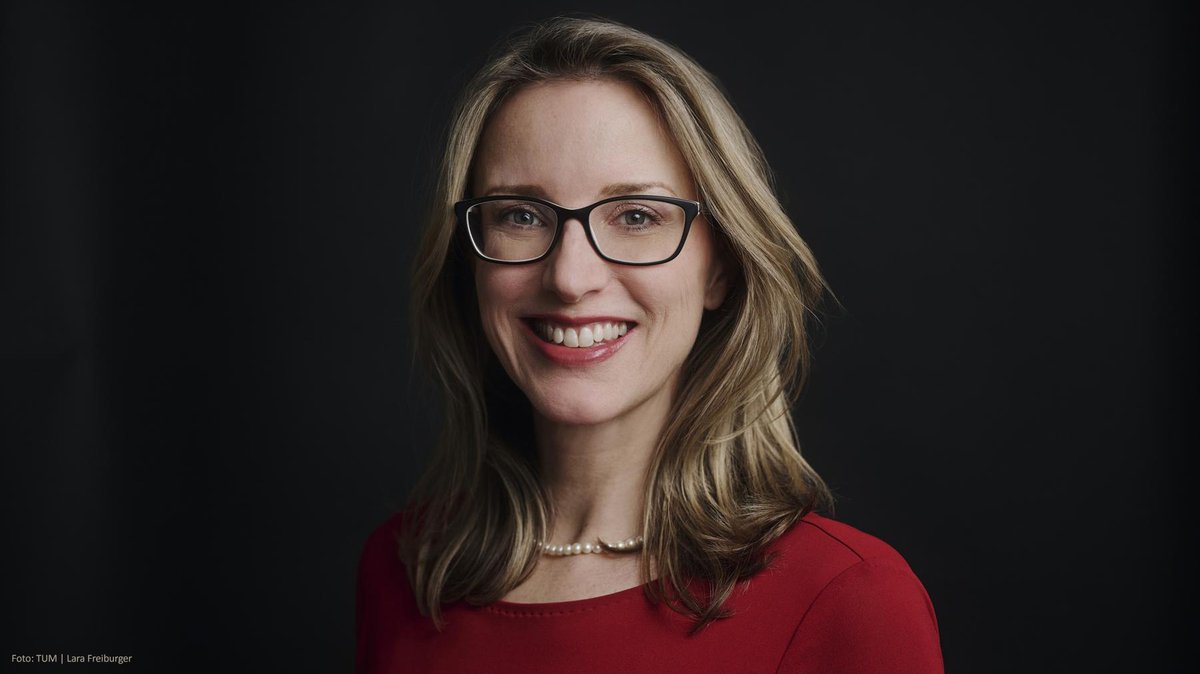 Ärztin, Medizinethikerin und Direktorin des <a href="/igem_tum/">Institut für Geschichte und Ethik der Medizin/IHEM</a> Alena Buyx wird mit dem Bundesverdienstkreuz geehrt. Die Auszeichnung erhält sie heute für ihr Engagement als Beraterin in ethischen Fragen von #Politik, #Gesellschaft und #Wissenschaft. Der Leopoldina gehört Buyx seit 2020