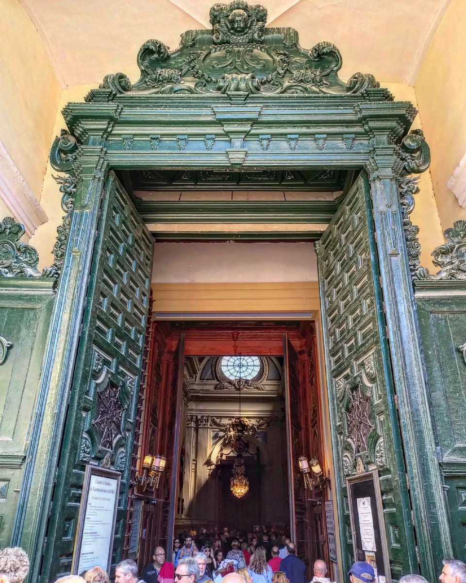 #Saragosse t'ouvre grand ses portes !🎉

Octobre est arrivé, et c’est un mois plus qu’important pour tout Zaragozan qui se respecte. Dans seulement 4 jours, notre grande fête commence !🥳

Nous t’invitons à découvrir une ville pleine de vie👀

📸IG zaragozaenfoto

#VisitSaragosse