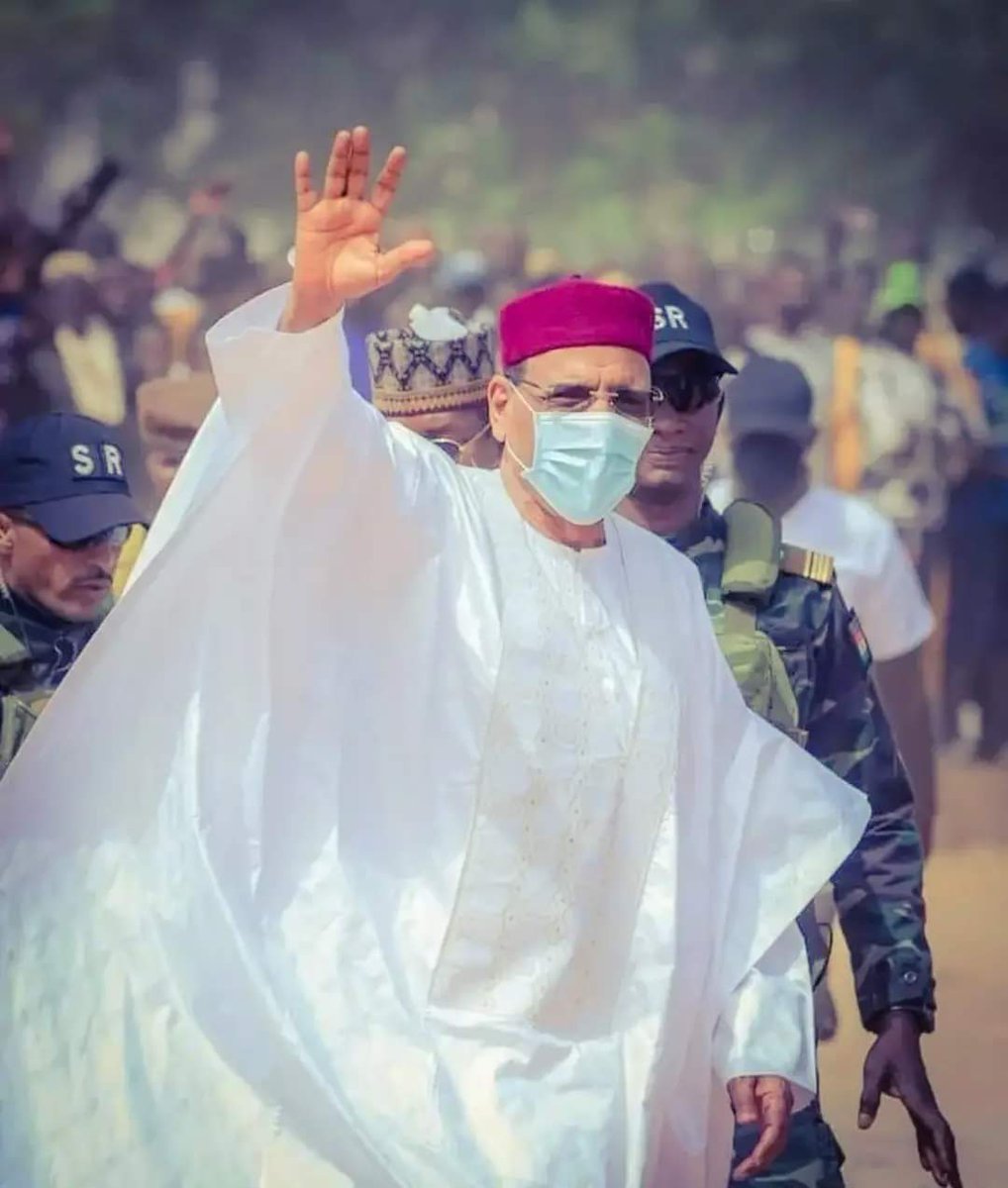 Mohamed Bazoum, l’esprit de résistance

C’est aussi un philosophe de formation, pétri de convictions et de valeurs. Parmi ses principes, l’idée qu’il se fait de sa fonction, la certitude de tenir sa légitimité du seul peuple du Niger.  
Source :  Geneviève Goëtzinger