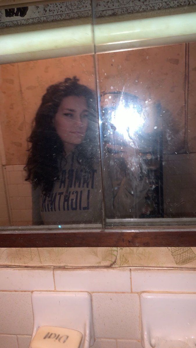 SarahEllae tweet media