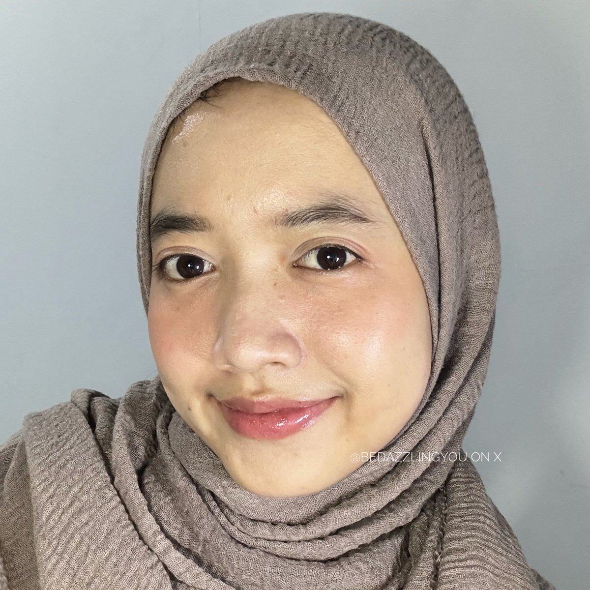 bedazzlingyou's tweet image. serius deh, kalo kalian mau cobain complexion anti fail, bagus tapi murah meriah 

mending cobain wardah yg powder foundation, cakeeeup dan beginner friendly yg mau belajar makeup 👍🏻