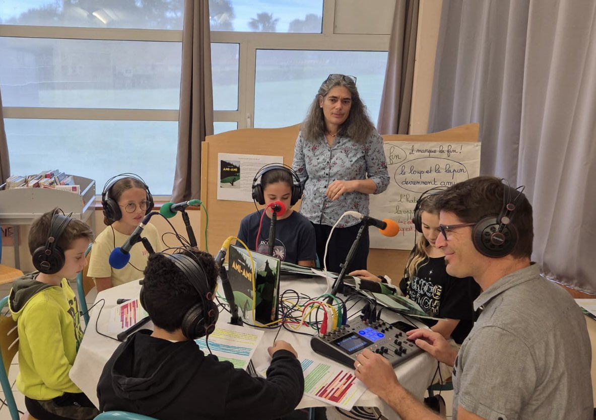 MostafaFourar's tweet image. A l&apos;école Felix Soules d&apos;Eauze dans le @LeGers32 de beaux projets autour de l&apos;engagement et de la transmission des valeurs. Bravo à l&apos;équipe enseignante qui mobilise les élèves autour de ces valeurs par le biais de la #lecture, d&apos;une webradio ou du conseil des élèves.