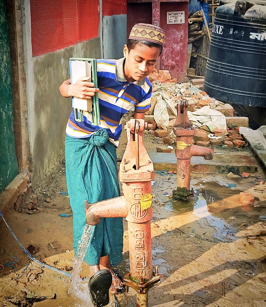MohammedEderis3's tweet image. A rohingya young boy is washing his foot from the tube well before entering his Arabic learning center, it's show a respectful practice of cleanliness.
#Rohingyaboy 
#Refugeeamp 
#CleanupChallenge 
#habits 
#Challanges 
#Lifestyle 
#Rohingyaphotography 
#Islamic