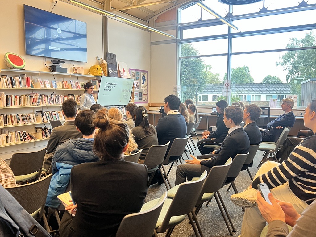 AlleynsSchool's tweet photo. Our talents pupils from Year 10, 12 &amp; 13 nailed the NED Talks yesterday! 
Chess history, raw pet diets and 7 things about our skin in 7 minutes - what a lineup! #alleynscreativity #alleynsschool https://t.co/miarImYG1f