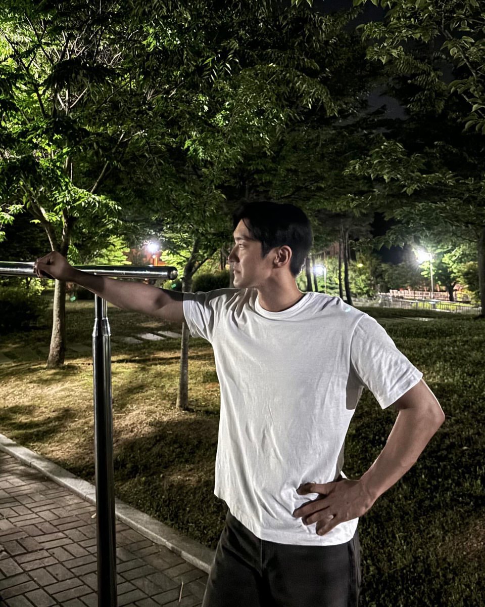 20241001 <a href="/siwonchoi/">Siwon Choi</a> 's IG update 🌷(2)