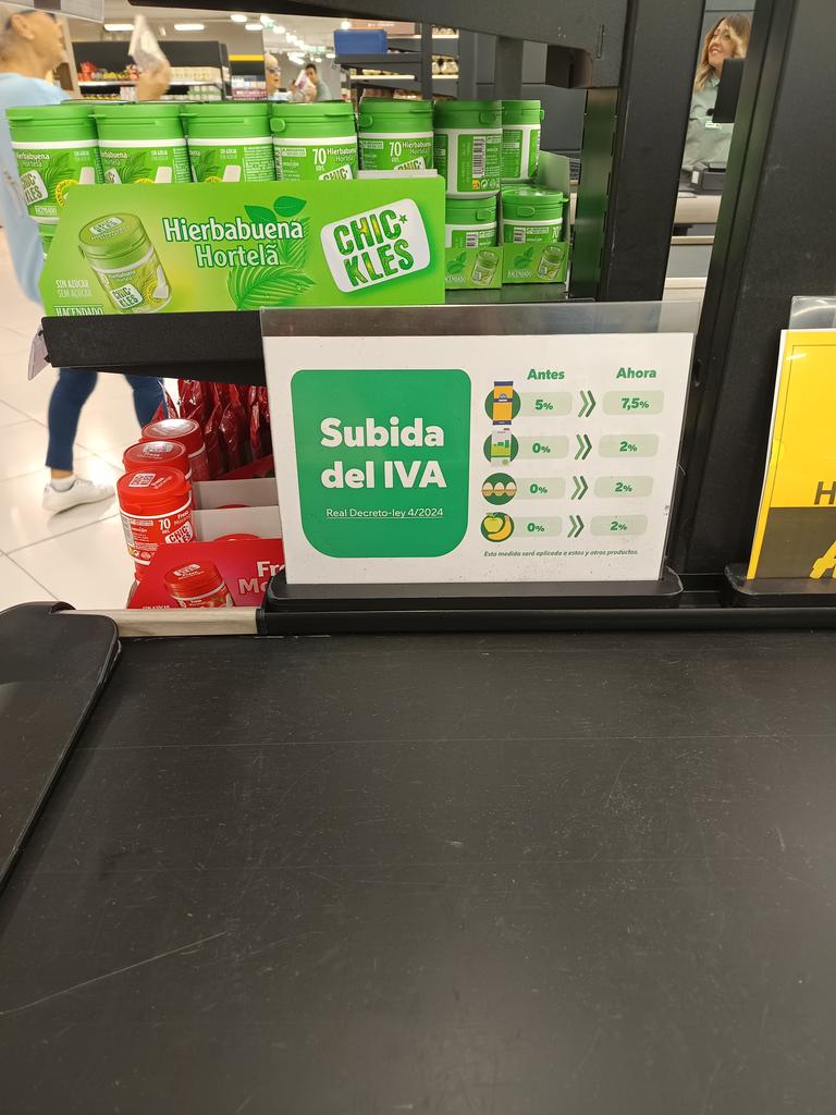 En todas las cajas de Mercadona. El señor Roig justificando la subida que va a realizar próximamente. Cuando se bajó el IVA no se bajaron los precios. Gente en las cajas diciendo que el PG es un sinvergüenza.