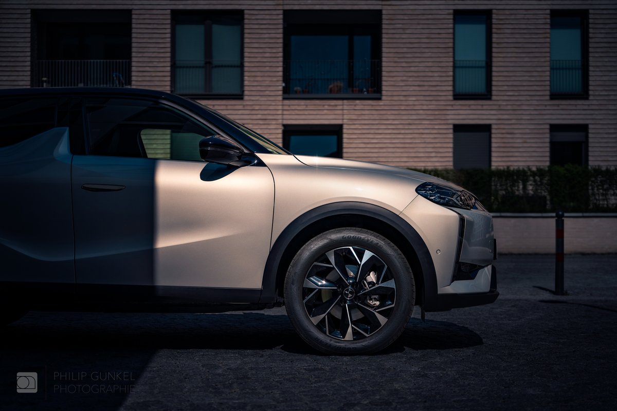 PhilipGunkel's tweet photo. A stunning fusion of art and mobility at the E-CONSTRUCTED exhibition in Berlin! Capturing the DS 3 Crossback E-Tense in Berlin, these shots highlight the sleek lines and bold design of the car as it meets modern urban architecture. 

#econstructed #palaispopulaire #berlinmitte https://t.co/ZR9Fys1qqW