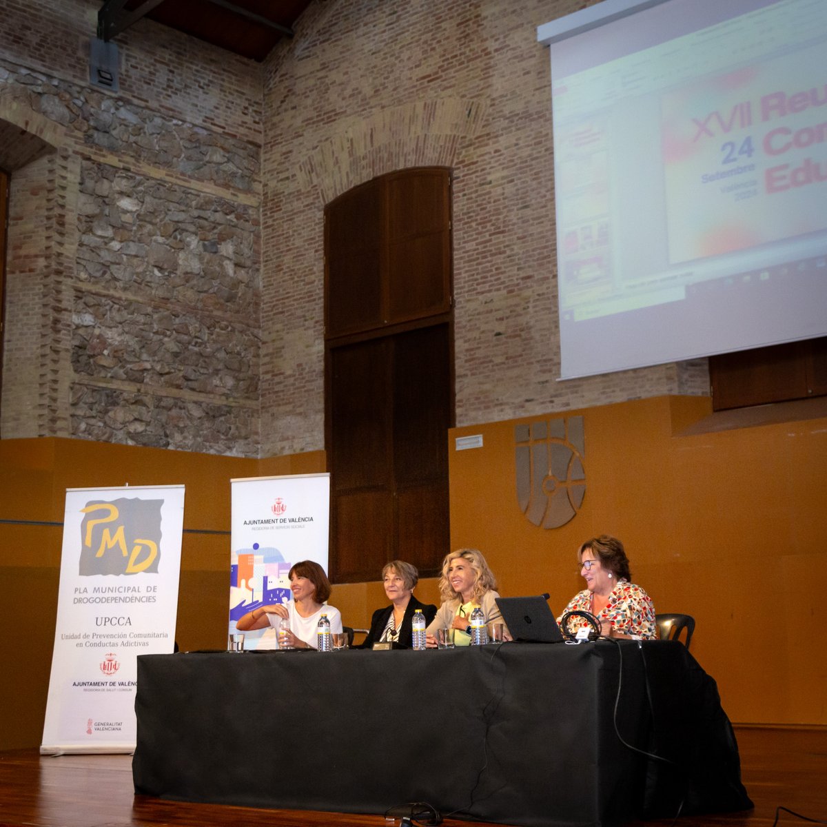 Tutorías en red tweet media