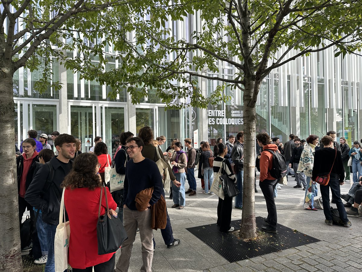 EHESS (@ehess_fr) on Twitter photo #RentréeEHESS
✨ Les journées de rentrée et d’intégration démarrent au <a href="/CampusCondorcet/">Campus Condorcet</a> !
Trois jours, avec un riche programme mêlant tables rondes, ateliers, forums, etc. Nous vous y attendons nombreuses et nombreux ! 🥳🎉
Programme ➡️ ehess.fr/rentree #RentréeEHESS
✨ Les journées de rentrée et d’intégration démarrent au <a href="/CampusCondorcet/">Campus Condorcet</a> !
Trois jours, avec un riche programme mêlant tables rondes, ateliers, forums, etc. Nous vous y attendons nombreuses et nombreux ! 🥳🎉
Programme ➡️ ehess.fr/rentree