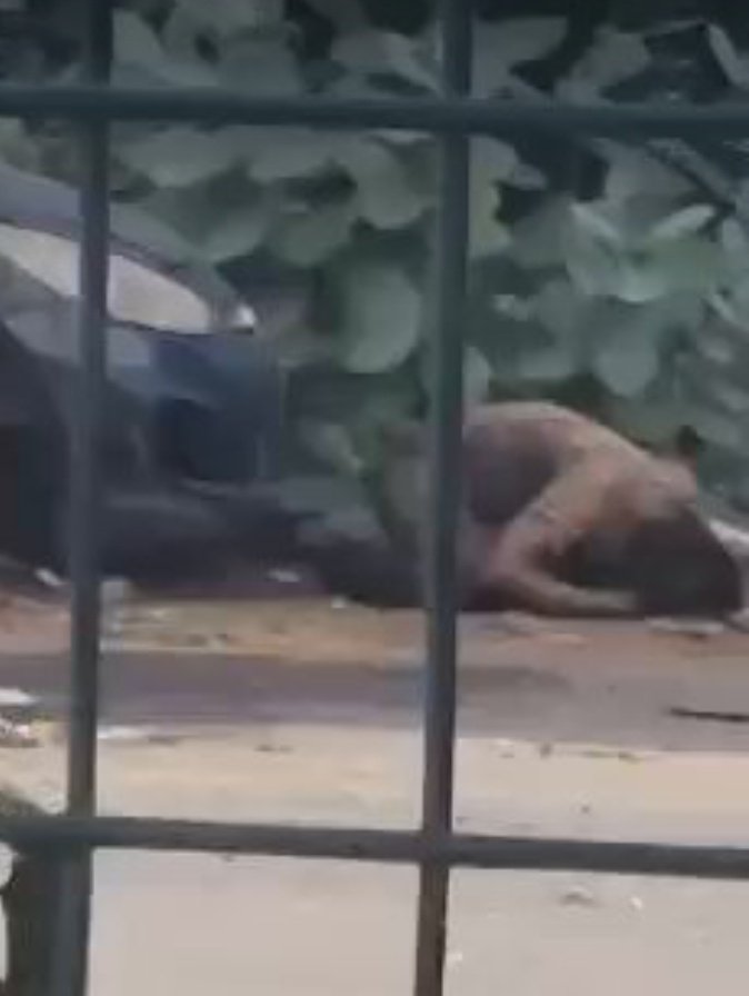 ان البكاء علي الفوارس عار
فالشوارع تعرف طه كما النيل والطابية 
وامدرمان 
وكما تعرفونه وتعلمونه جيدا 
فوالله الملايين منكم لا تساوي ربع ثاره 
ولا يعيده هلاككم اجمع
انا نحتسبه شهيدا ثائرا ضد الظلم في ديسمبر 
ومرابطا ضد الاوباش في ابريل 
وشهيدا ساجدا مقبلا غير مدبر 
ربنا يرحمه✊️