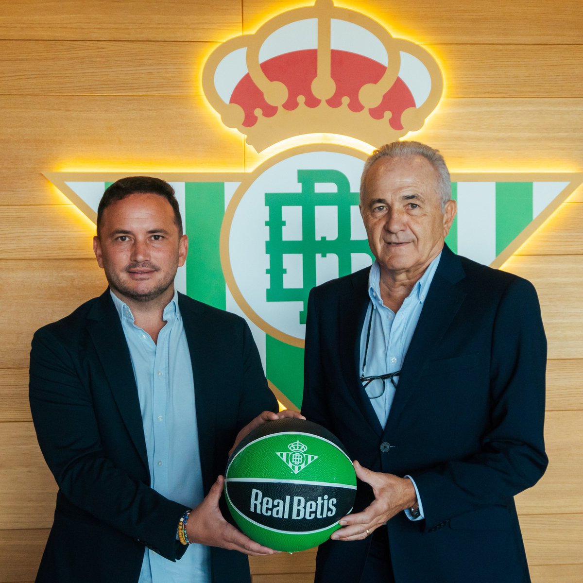 El Ayuntamiento de Alcalá del Valle continuará durante la temporada 2024/25 en el proyecto de las Escuelas Real Betis Baloncesto 💚🏀

➡️realbetisbalompie.es/noticias/area-…