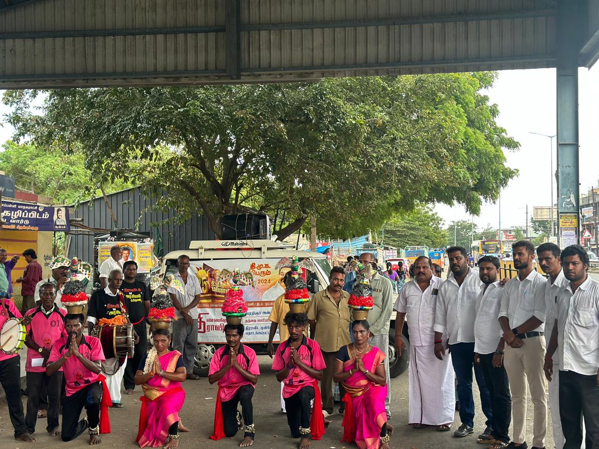 ponmalai_Yuva's tweet photo. கழக பவள விழாவினை முன்னிட்டு திருச்சி திருவெறும்பூர் பேருந்து நிலையத்தில் நடைபெற்ற தெருக்கூத்து நிகழ்ச்சி
@PEN_Offl நன்றிகள் #DMK7 #திராவிட_மாடல் https://t.co/CKx0Nfibnx