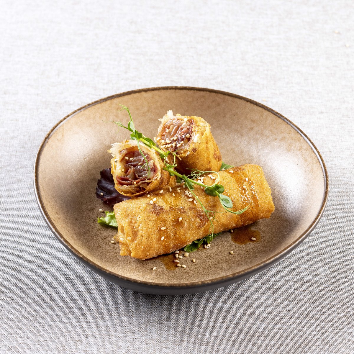 quesopalancares's tweet photo. 🧀 Rollito crujiente de #queso semicurado Palancares y jamón serrano con reducción de Pedro Ximénez y sésamo 🤤🤤
#quesocurado #QuesoPalancares #quesosemicurado #PedroXimenez #recetas https://t.co/xwAdfL5ilE