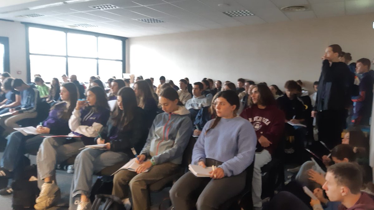 InstitutElevage's tweet photo. 🔴 #SommetElevage 2024 | Conf 2
👉 Changement #climatique : défi fourrager pour assurer la durabilité des élevages #caprins 🐐
Avec le projet @CapClimat 
↪️ Passage d'une ration foin à 2 mais d'#affouragement en vert au printemps
✅ Avec nos collègues E. Bertrand &amp; C. Sauvageot https://t.co/A0I4Xu8BFa