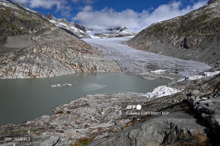 #Switzerland - Despite snowy winter, Swiss glaciers 'on track to disappear'. 
📸 Fabrice Coffrini #AFP