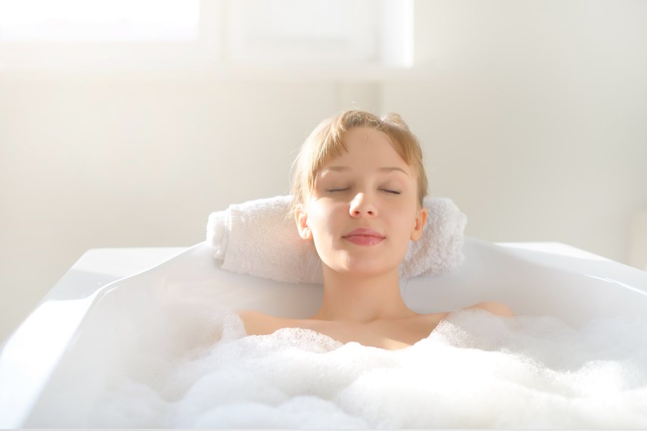 TOAwaters's tweet image. Did you know bubble baths have a rich history beyond just relaxation? From ancient Roman bathhouses to Hollywood glamour and modern-day self-care rituals, bubble baths have evolved into a symbol of luxury and well-being. 

toawaters.com/blogs/blog/the…

#BubbleBaths #BathTimeHistory