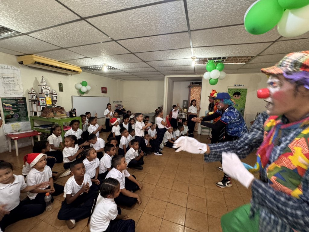 cboalcaldia's tweet photo. Hoy la #GestiónSergioHernández continúa con las actividades del inicio del año escolar 2024-2024 desde la UEM Rómulo Gallegos en Ciudad Bolívar #RegresoAClasesFeliz @NicolasMaduro @HectoRodriguez https://t.co/i4TRPEuah4