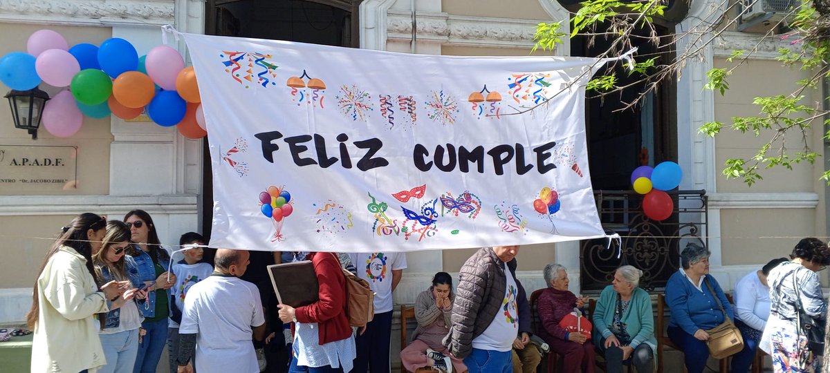 Con una actividad frente a su local, el Centro Dr. Jacobo Zibil, celebra sus 41 años. <a href="/jacobozibilfda/">Centro Dr Jacobo Zibil</a>