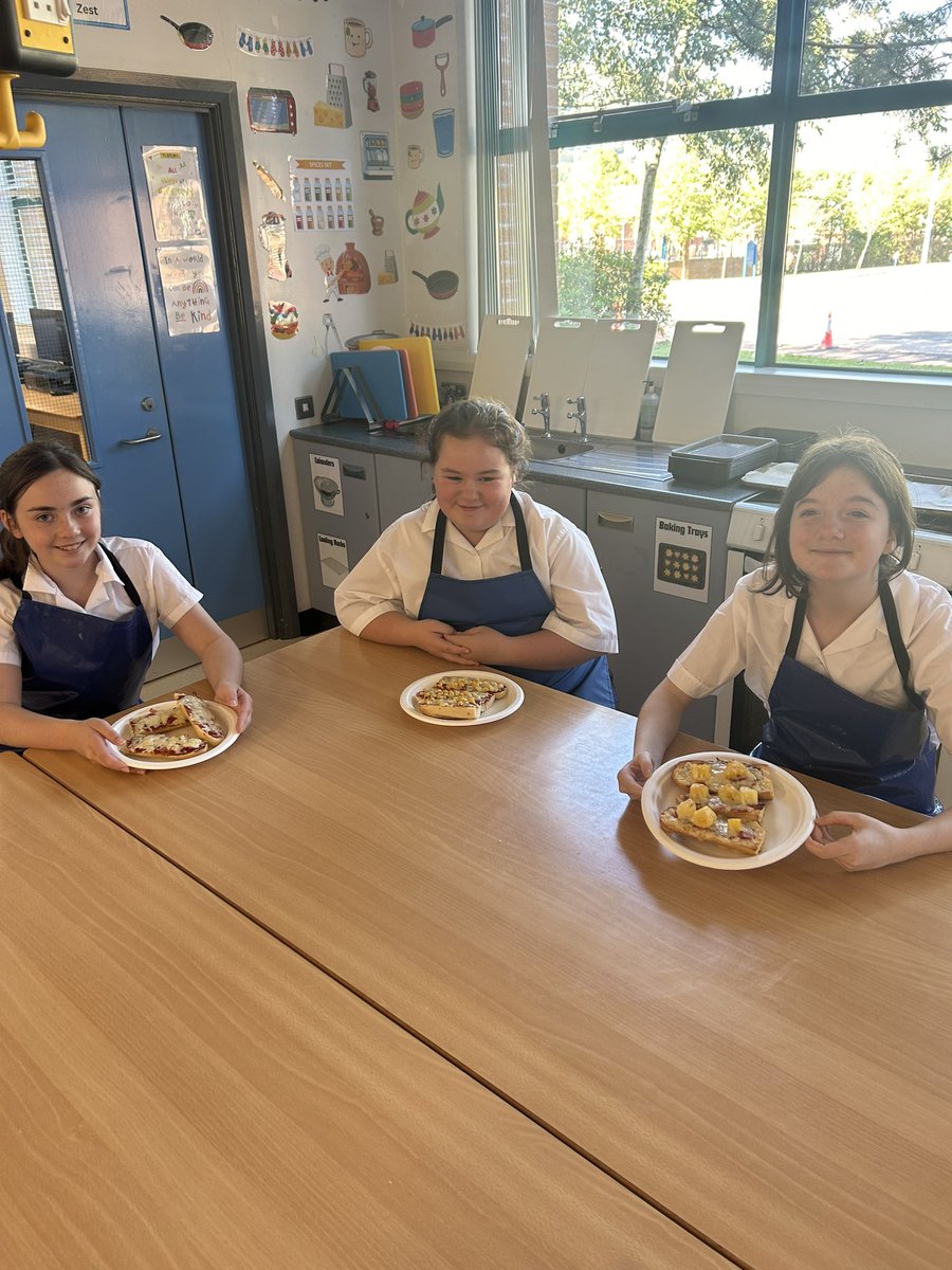 stgenshe's tweet photo. Year 8 Cookery club was in full swing today. French bread pizza! 🍕 @stgensAP @_stgens https://t.co/3K6q6xPRvk