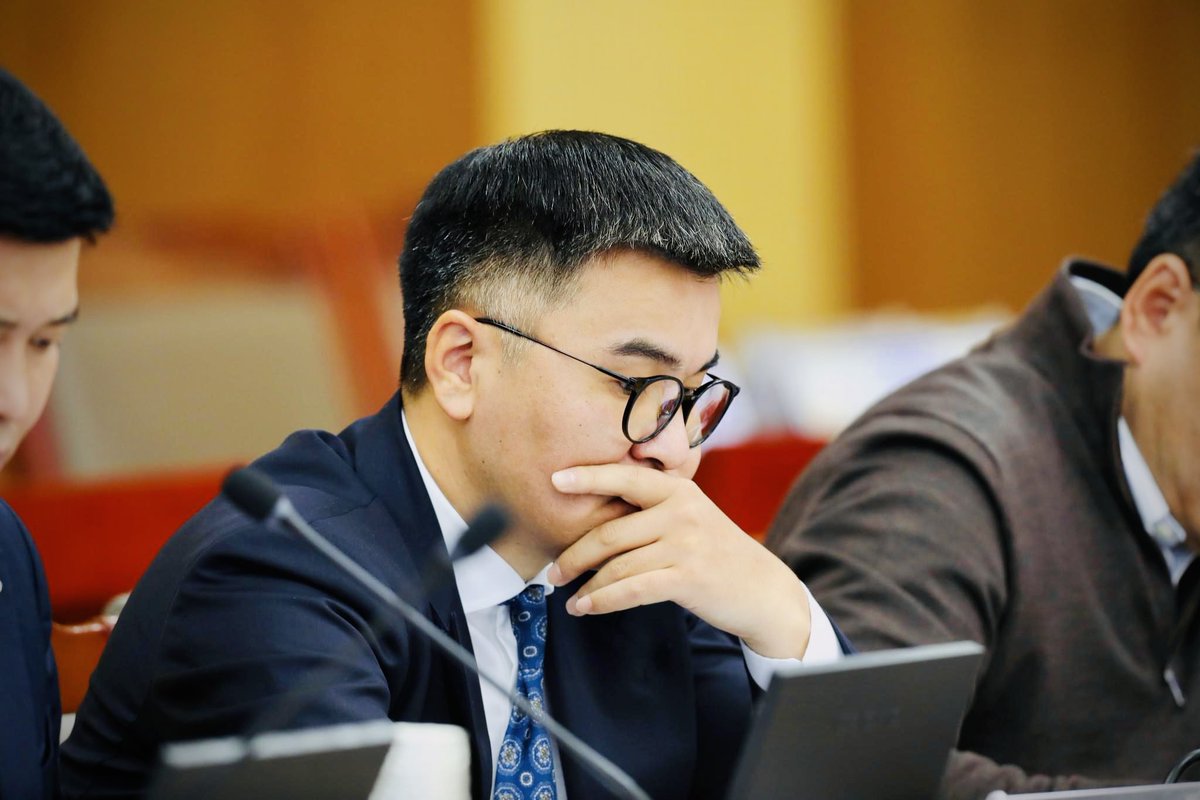 Шинэ Их хурал анхныхаа намрын чуулганыг өнөөдөр нээлээ. Би өөрийн саналаар нэг ажлын хэсэг ахалж таван ажлын хэсэгт гишүүнээр орлоо. 

1. Хэвлэл мэдээллийн эрх чөлөөг хангах хуулийг боловсронгуй болгох санал, дүгнэлт боловсруулах ажлын хэсгийн ахлагч

2. Нийтээр дагаж мөрдөх хэм