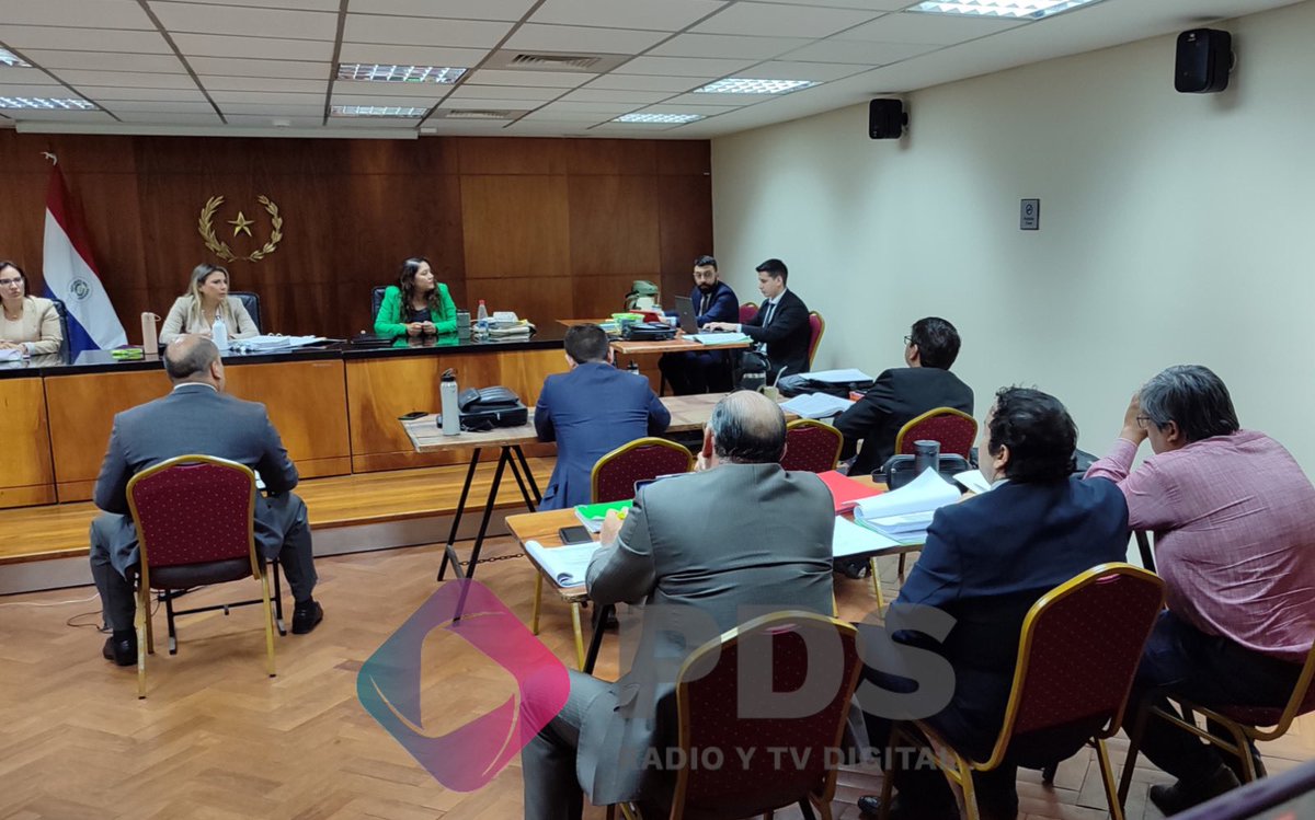 👉🏻Continúa esta mañana el juicio oral a Nelzo López Ruiz, exintendente de Nueva Colombia, y otros 14 acusados por presunta lesión de confianza, administración en provecho propio y asociación criminal.

⚖️El Tribunal de Sentencia está presidido por la jueza Ana Rodríguez.

#PDS