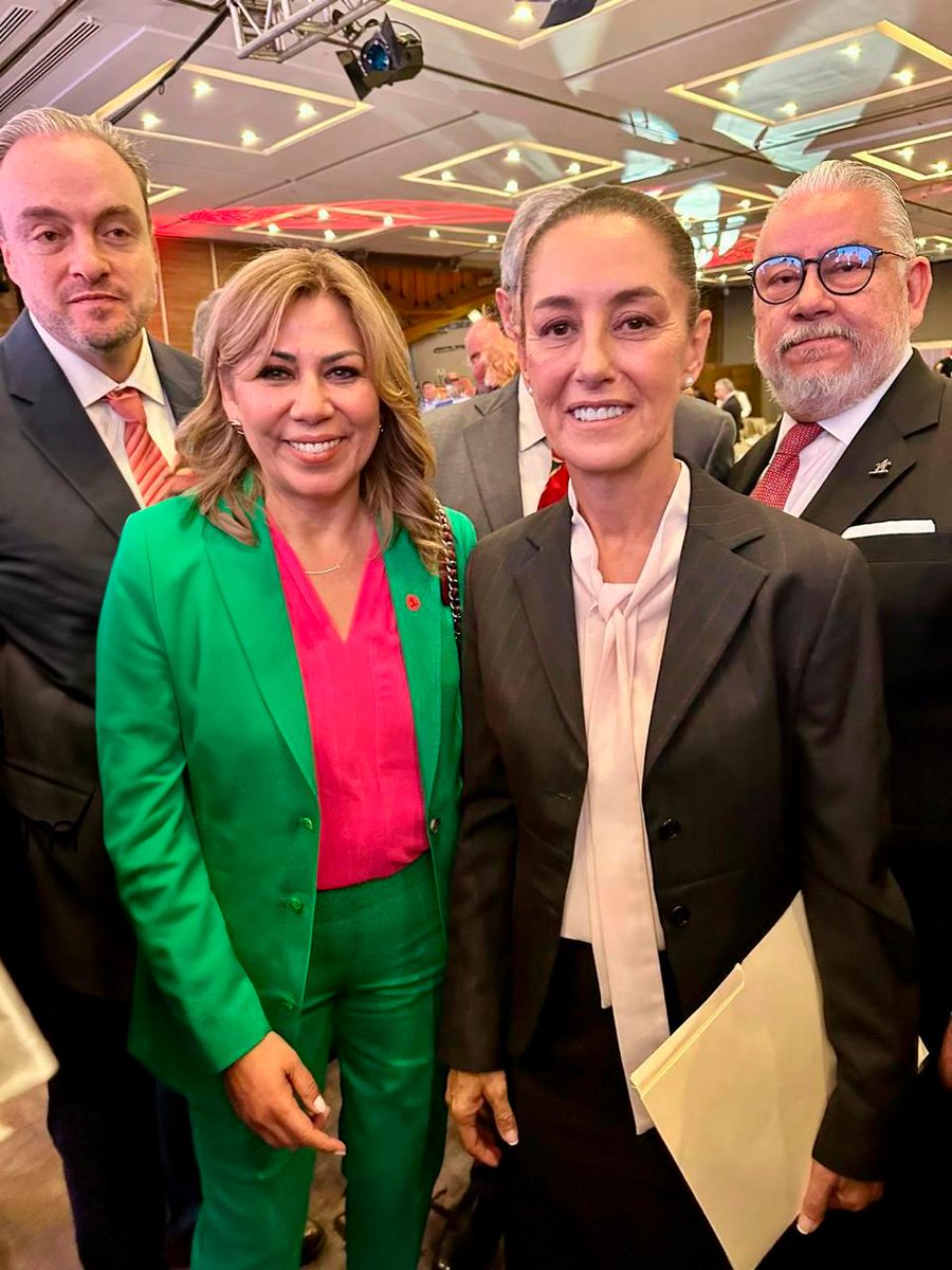 Hoy toma protesta la Dra. <a href="/Claudiashein/">Claudia Sheinbaum Pardo</a>,  1er mujer en ser la Presidenta de México en 200 años.
La cámara de diputados está conformada por 250 mujeres y 250 hombres. El senado de la República tiene 63 mujeres y 65 hombres.

Mx debe ser  más inclusivo, igualitario y seguro.