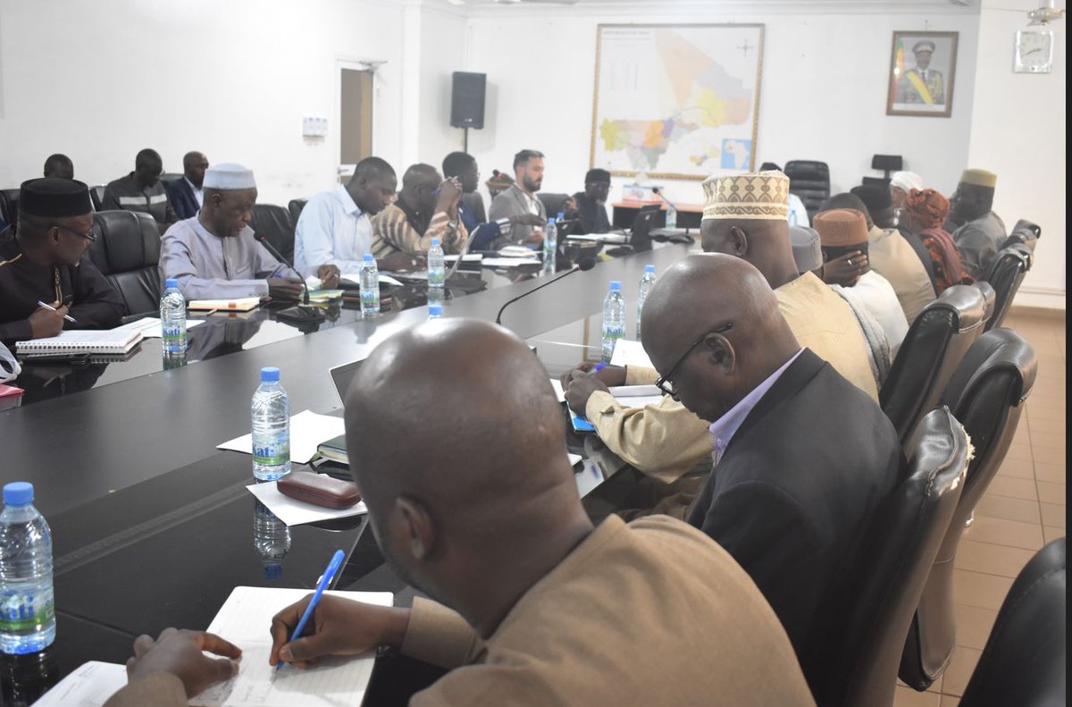 PaarUnc's tweet photo. Le Gouvernement du Mali a saisi la Banque Mondiale  pour une requête de financement de la préparation du projet de connectivité inclusive au centre du Mali (RN16) ou la route Sevaré – Gao et le bitumage du corridor Bamako – Dakar (Didieni – Diéma 180 Km et Diéma – Sandaré 135 Km. https://t.co/P2fJpM3PLN
