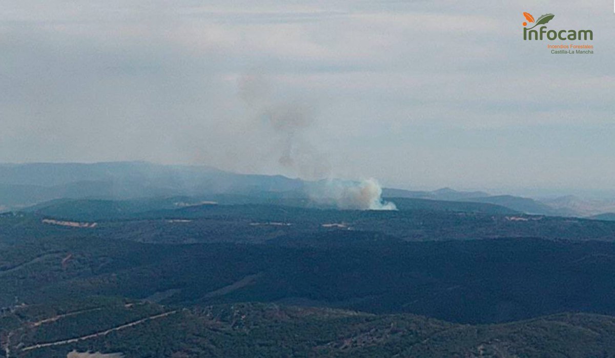 Plan_INFOCAM's tweet photo. 🔥 ACTIVO: #IFLosYébenes en #Toledo 
En la zona, #INFOCAM de @gobjccm con :  
🚁5 medios aéreos
🚚4 medios terrestres
👥26 efectivos #BBFF #AAMM

Contra los #IIFF #IMPLÍCATE
ℹ️ https://t.co/pRadMBdMw7 https://t.co/YSZZ5i83wl