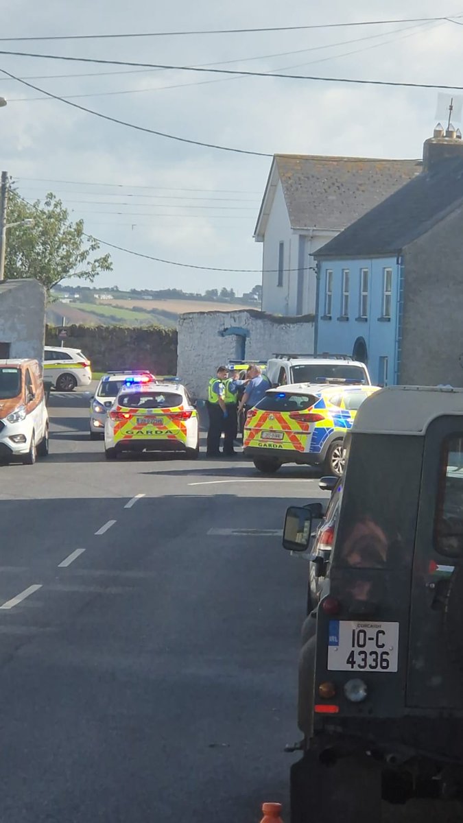 nickmccartan's tweet photo. Be extra vigilant, 1 man apprehended earlier today after entering a house and acting suspiciously around the #Faithleg / #passageEast and #Crooke communities of waterford.
#NeighbourhoodWatch https://t.co/ZjLADd9X6m