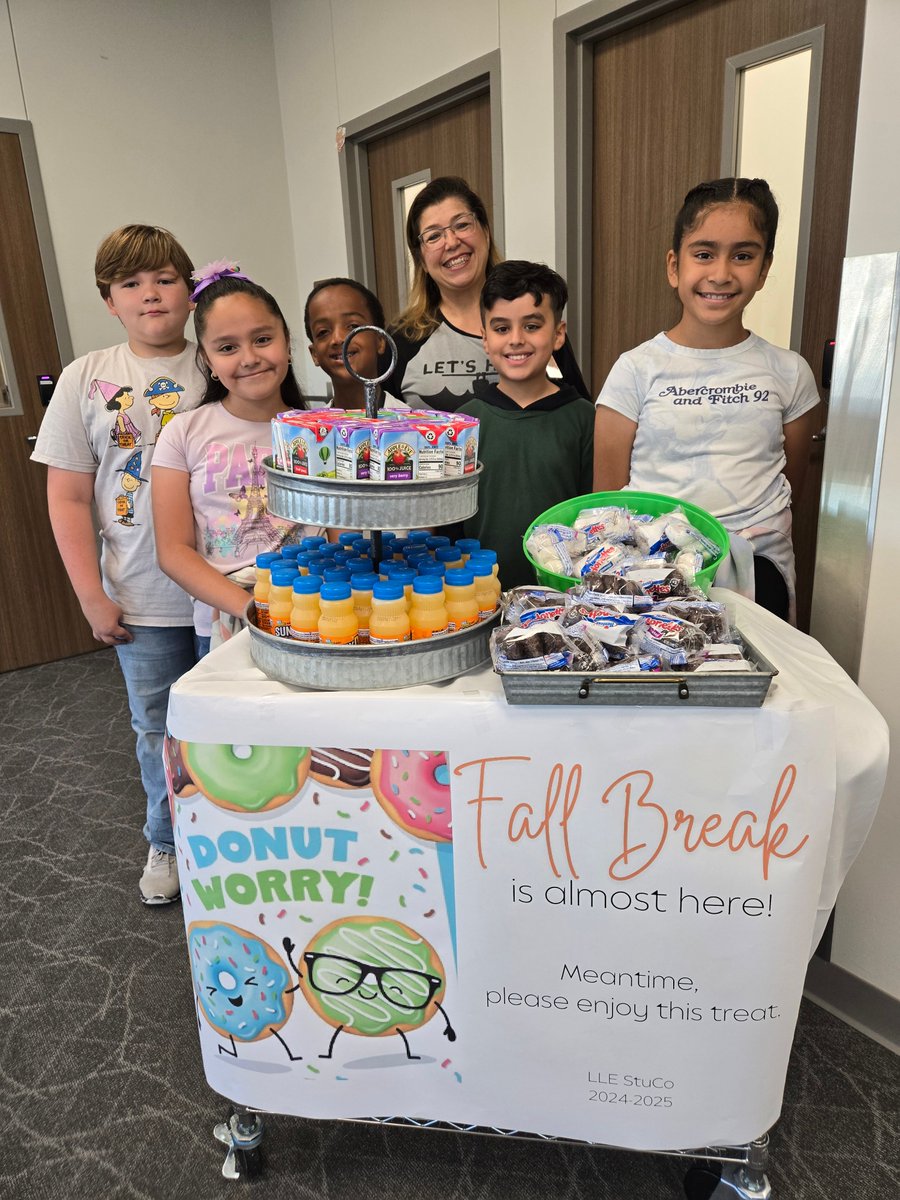 Barrios_LLE's tweet photo. Thank you LLE Student Council for such a delicious treat!! @HumbleISD_LLE @HumbleISD #ShineALight #SendItOn #WildcatProud https://t.co/IngPsODlEv