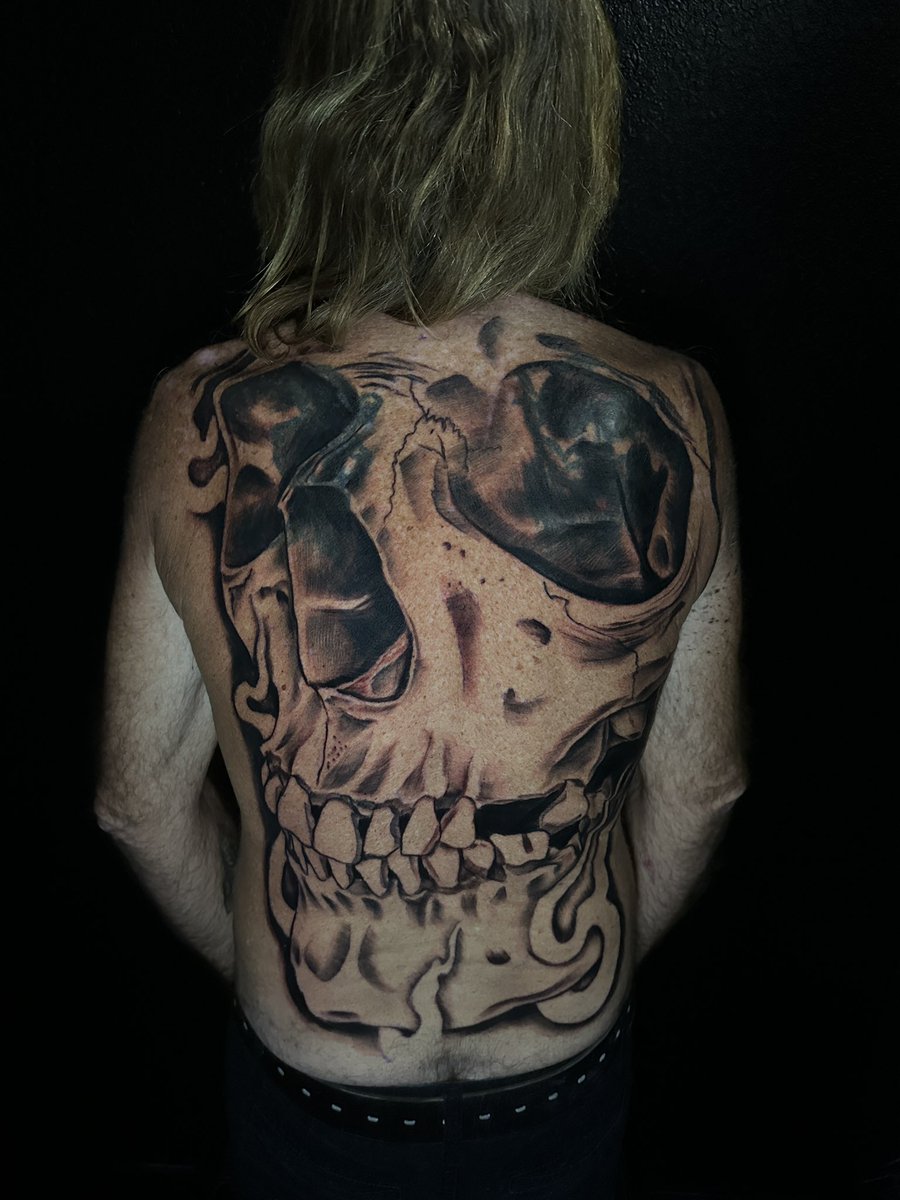 drawmooredood's tweet photo. Start of my buddies back piece 
@NeverTattoos https://t.co/DhVdAyZ4WP