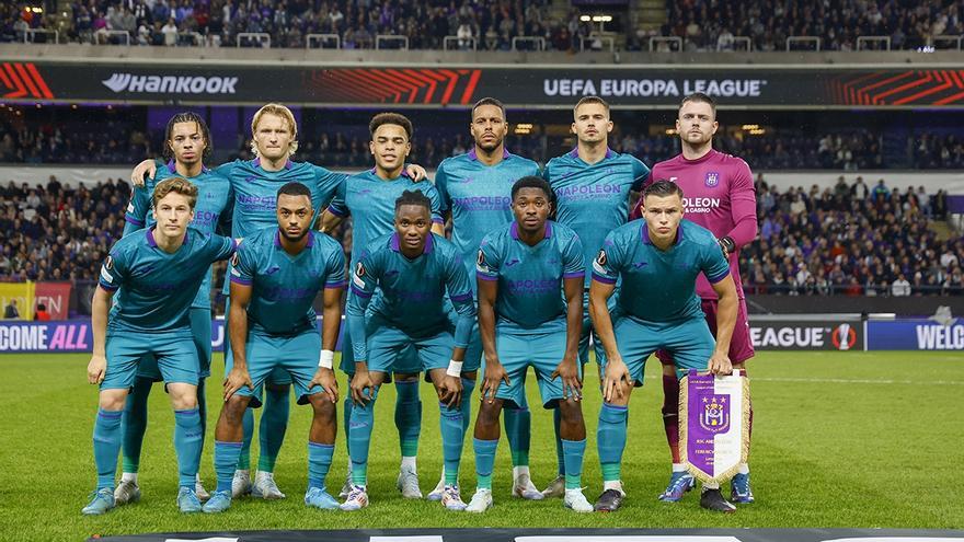 _yerayrodriguez's tweet photo. CONOCIENDO AL ANDERLECHT🟣👑

#RealSociedad y @rscanderlecht se enfrentan este jueves donde la Europa League vuelve a Anoeta🇪🇺

· Historia
· ¿Cómo juegan?
· ¿Puntos fuertes?

Dentro hilo🧵 https://t.co/6OYwl7t6ef
