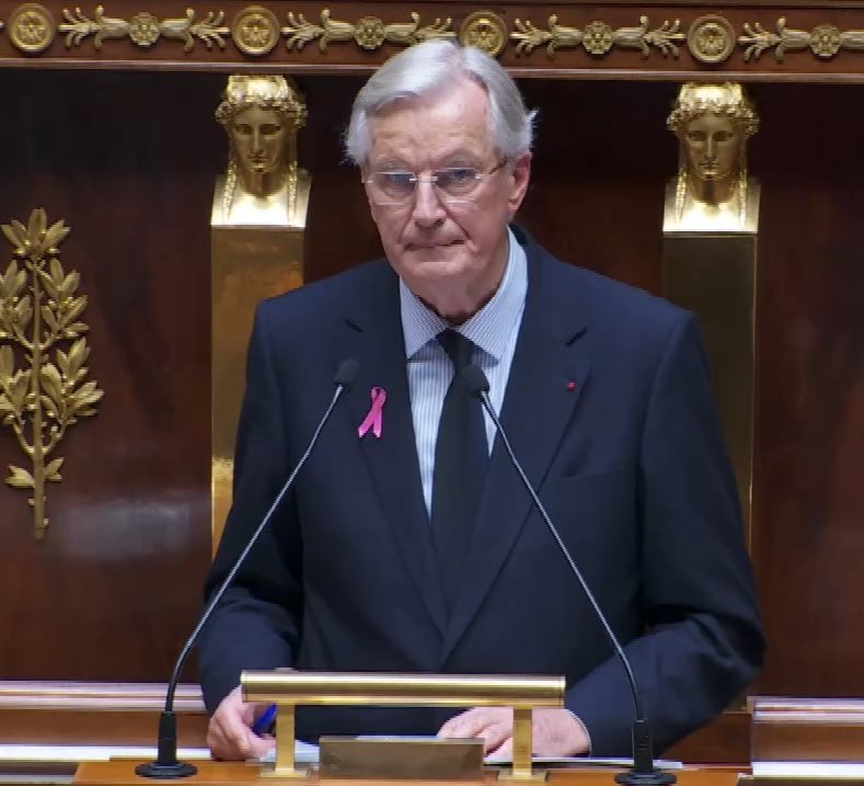 Bonne nouvelle <a href="/MichelBarnier/">Michel Barnier</a> annonce que l’Ecole n’a pas besoin de nouveaux programmes. Il renonce aux nouvelles réformes donc au choc des savoirs. <a href="/AGenetet/">Anne Genetet</a> vous voilà allégée de ces tâches inutiles
Comme disait Chrirac, les promesses n’engagent… <a href="/SE_Unsa/">SE-Unsa</a> #NonAuChocDesSavoirs