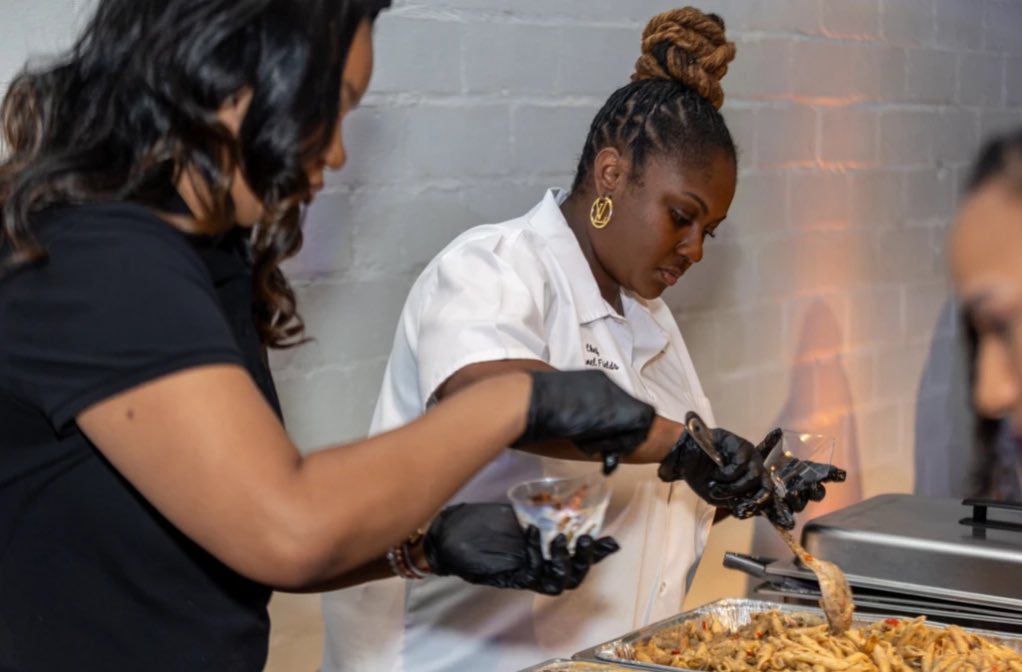 chefjanelfields's tweet photo. Twitter please do your thing! 

@Usher I can’t wait to see you on Thursday in #Dallas but let me cater you &amp; your teams needs with food fuel before or after your show 😬👀👩🏾‍🍳💚 #GetFieldUp ® with the best in the city! 

#RT #retweet #share  

https://t.co/xsh0mRNrqJ https://t.co/lakqh0CTK6