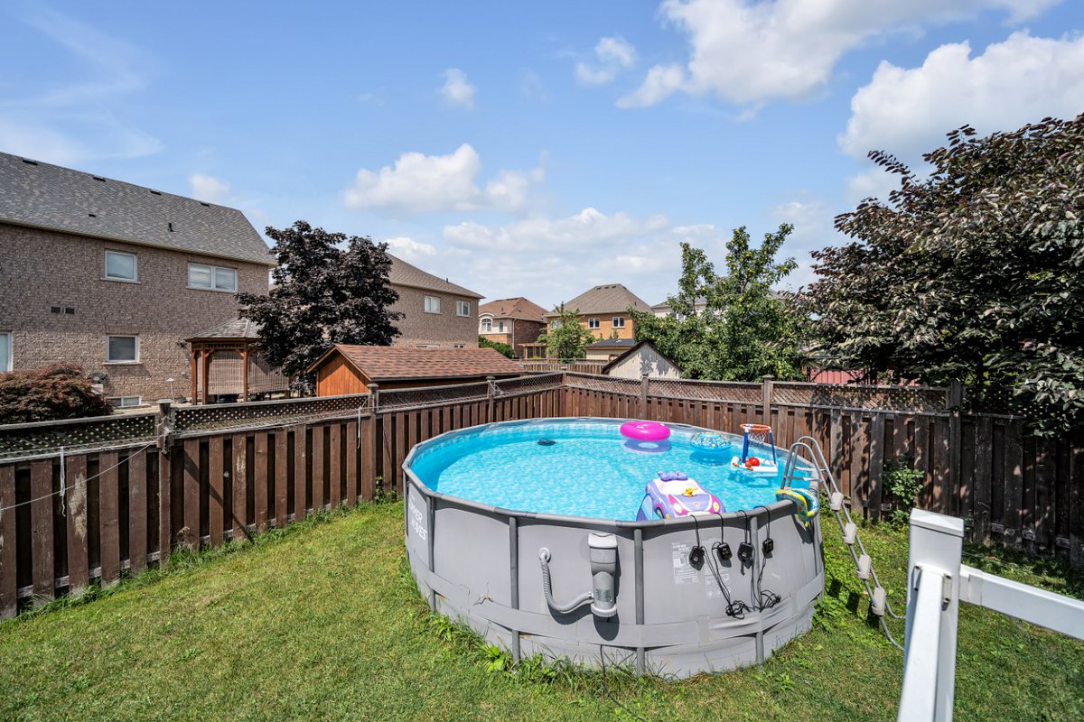 ramanaroraaa's tweet photo. 🔥 BRAND NEW LISTING IN THE HEART OF BRAMPTON‼️  
✅ 38 EIFFEL BOULEVARD, BRAMPTON

🔥 Boasting a very spacious home with 4 spacious Bedrooms with Big Windows for Great Exposure of Sunlight During the Day
🔥 Professional Landscaping and Lots of Upgrades https://t.co/QoMFSRDm5A