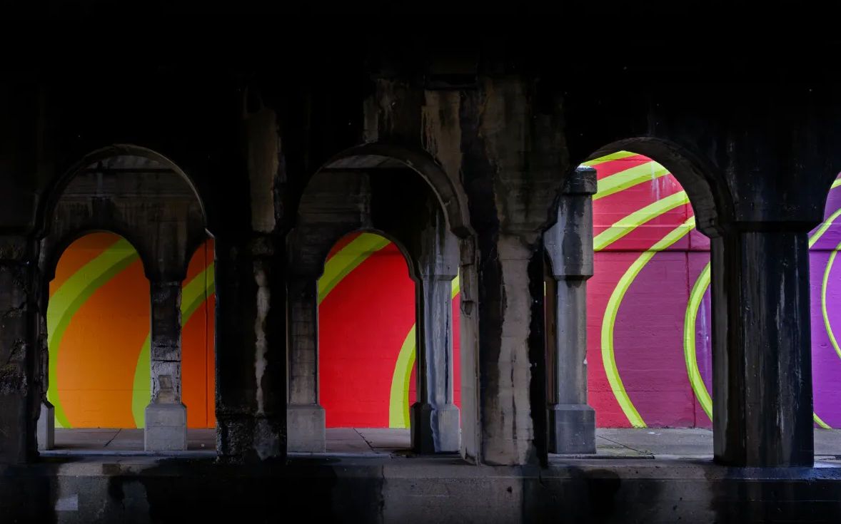 The Evanston, IL Mural Arts Program team has recently revitalized this vibrant and radiant mural located under their viaduct. What a wonderful way to bring color into the landscape! 🌈 
#PublicArt #MuralArts
bit.ly/3zAfiGA