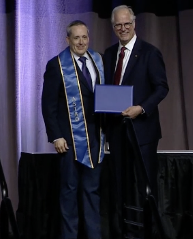 Barnes_J_M's tweet photo. Congratulations to @SBRT_CR & @JulieSchwarz14, the new #FASTRO from @WashURadOnc! #ASTRO24 @jmmrad https://t.co/Bwav8YS79d