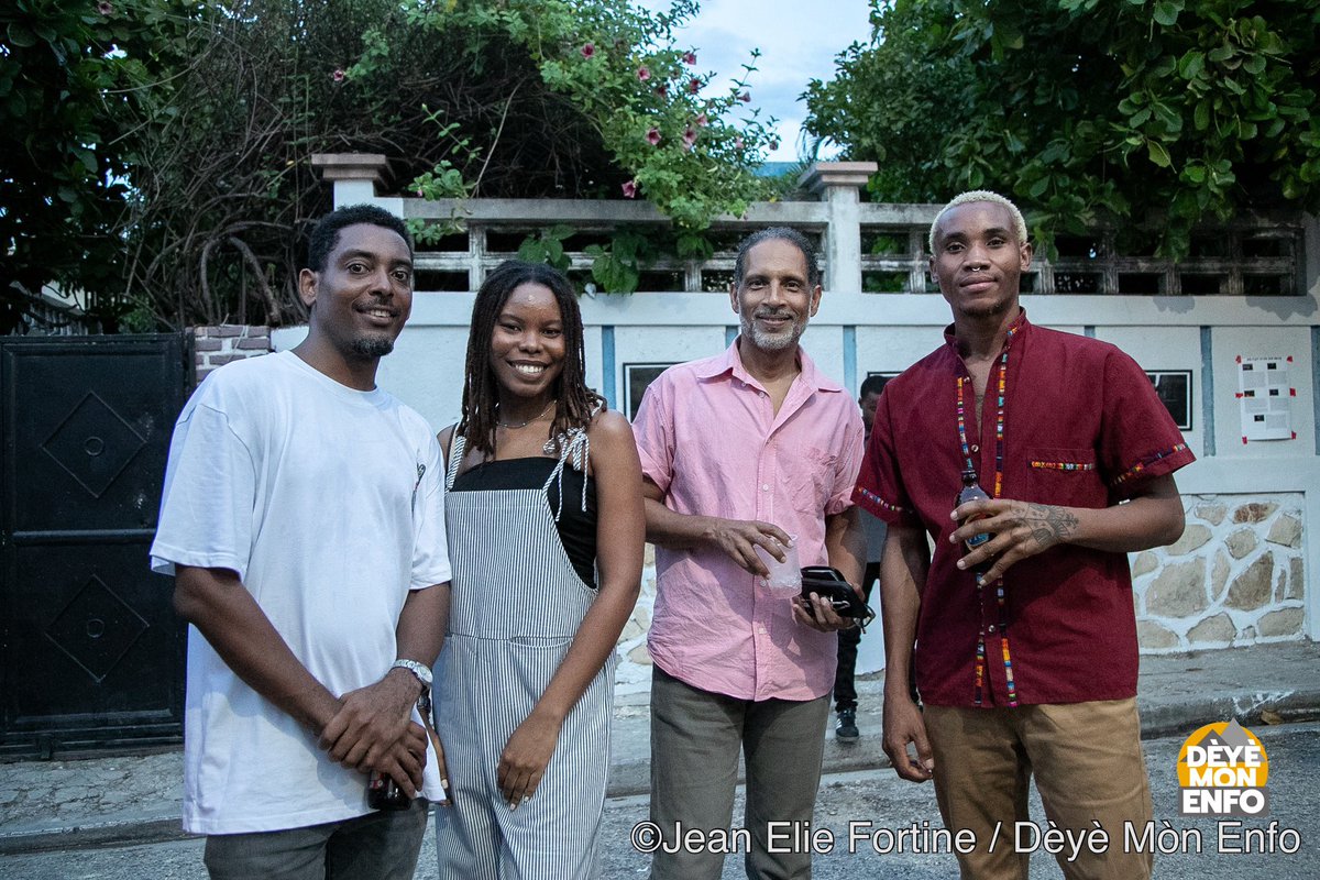 DeyeMonEnfo's tweet photo. #vizajnou
2èm #OpenStudio pa @kolektif2d lakay fotograf @ghrouzier 
Delmas, Haïti 
28/09/2024
📷 @JeanElieRider / @etiennecp / @DeyeMonEnfo 
#Haiti #haitian #bèlmoun #mounlakay #MenNou #mounayiti #visajnoudme #mounyo #imajnou 
Plis foto nan pwochen edisyon HAÏTI MAGAZINE https://t.co/M68LeDlxLj