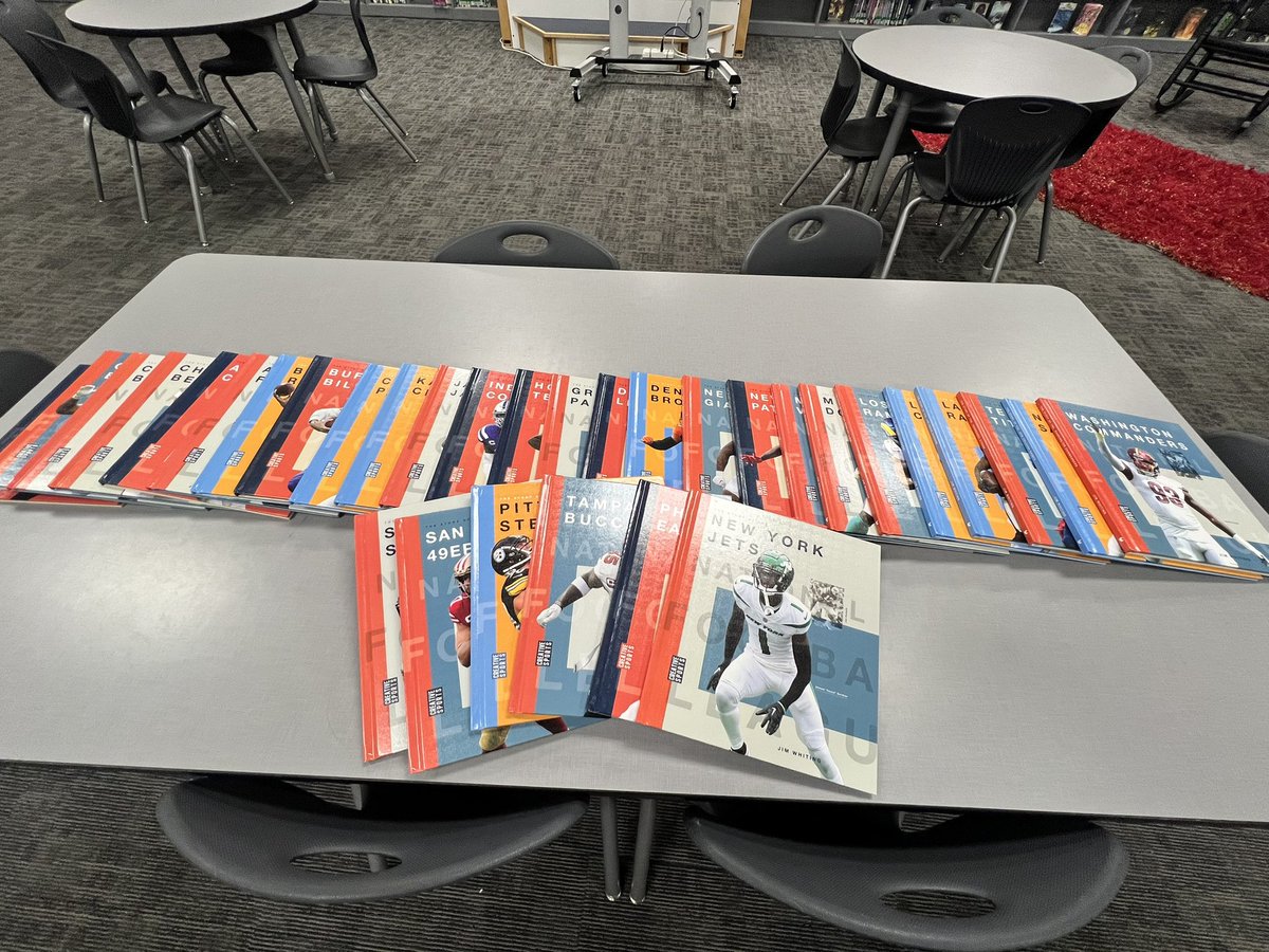 Huge shout out to <a href="/gumdropbooks/">Gumdrop Books</a> for their giveaway <a href="/TASLTN/">TASL</a>! We have some excited student ready to check out their favorite NFL team! <a href="/sbes_bobcats/">SBES</a> #taslcon