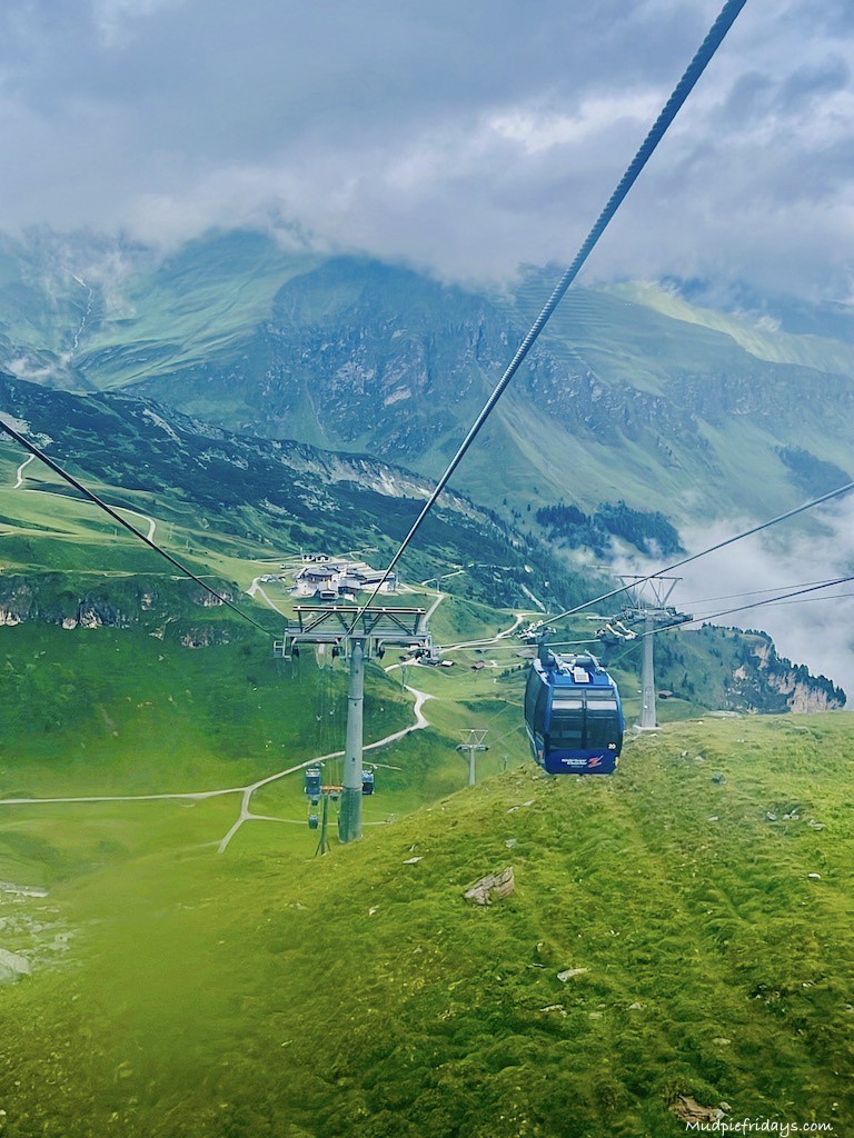 MudpieFridays's tweet image. Part of the reason we chose to visit the Zillertal, in the Austrian Alps is because we wanted to go up the Hintertux Glacier.

Read more 👉 lttr.ai/AXelv

#CableCar #HintertuxGlacier #YearRoundSkiResort