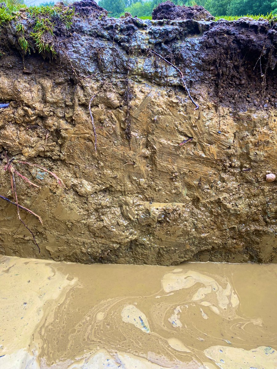 Installing sumps around some green surrounds this week. It’s easy to see why we struggle so much in the winter 🤦🏻‍♂️ got to 6ft and still solid clay