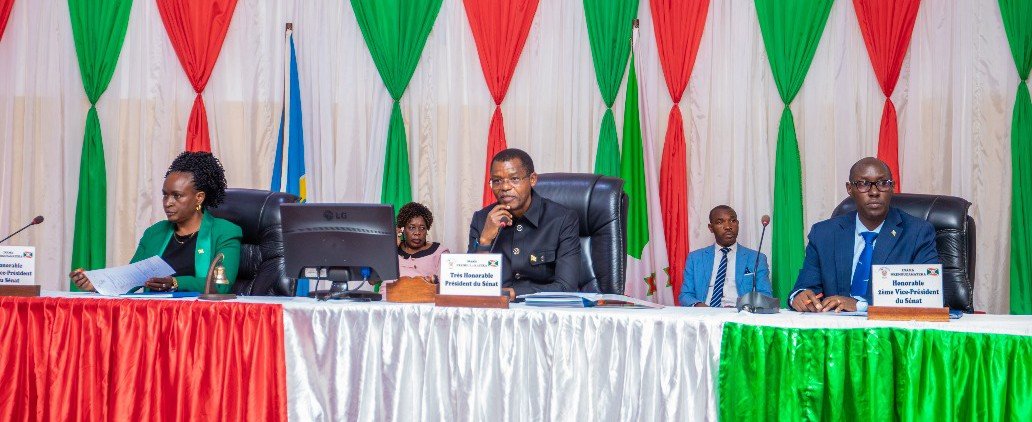 PhilosTop's tweet photo. The Minister of @MinEACJSCBdi tells the @BurundiSenat that the agreement between #Burundi and #Benin on visa exemption for holders of diplomatic,official,service and ordinary passports will provide many benefits,including attracting investors. https://t.co/L6ZiQMvQaE