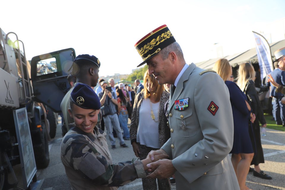 armees_zone_sud's tweet photo. Clôture de la @Foire_Marseille, merci à la #SAFIM et à nos soldats qui se sont mobilisés ces 10j pour aller à la rencontre des #marseillais et partager nos savoirs-faire. Une occasion aussi de renforcer les liens avec nos partenaires locaux venus visiter le #VillagedesArmées. https://t.co/yEik0ReQLW
