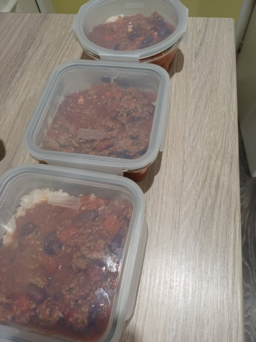 cellis2444's tweet photo. Decided I'm gonna post my slimming world compliant meals I cook from scratch here. So here you go, yesterday I batch cooked chilli con carne to cover several work lunches. 0 syn lunches. If anyone wants the recipe, leave a comment
#slimmingworld @SlimmingWorld #synfree https://t.co/0K7zuXjKzy