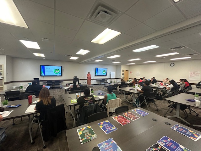 MsPerez_07's tweet image. Our Emergent Bilingual Campus Contact meeting is taking place! 🌍 Everyone is focused and ready to collaborate for our students’ success. Let’s make it impactful! 💪 #EmergentBilingual #LPAC #Teamwork  @SISD_MultiPrgms @SpringISD